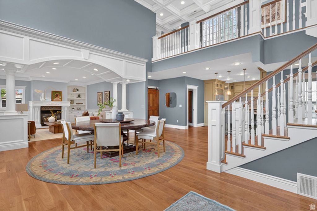 Image 5 of property listing at 5088 S WANDER LN, Holladay, UT 84117