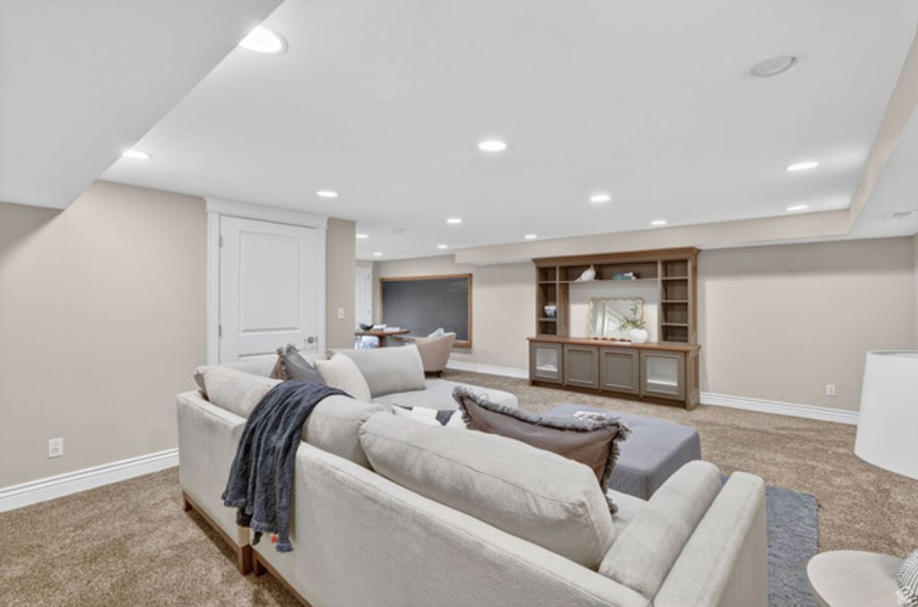 Image 55 of property listing at 5088 S WANDER LN, Holladay, UT 84117