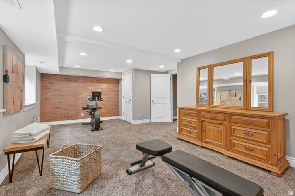 Image 60 of property listing at 5088 S WANDER LN, Holladay, UT 84117