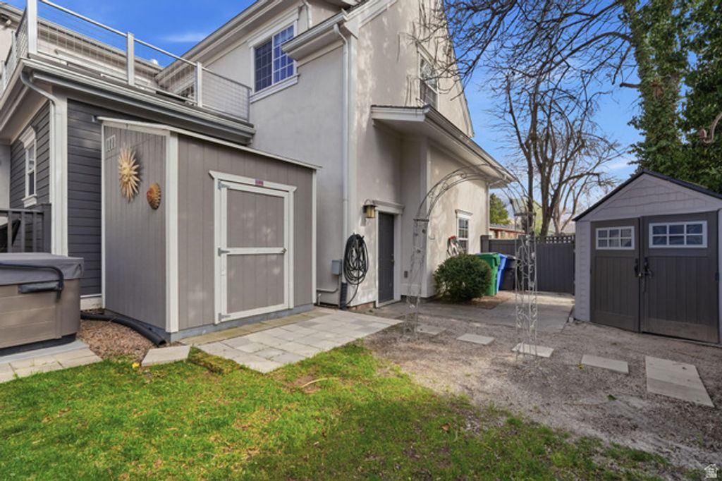 Image 67 of property listing at 5088 S WANDER LN, Holladay, UT 84117