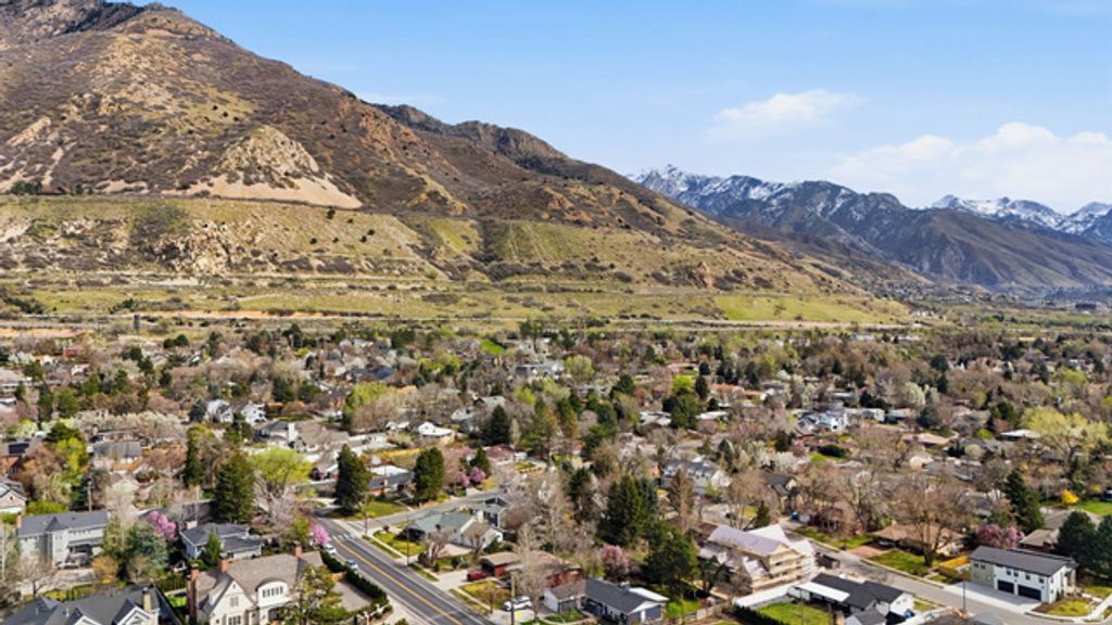 Image 73 of property listing at 5088 S WANDER LN, Holladay, UT 84117