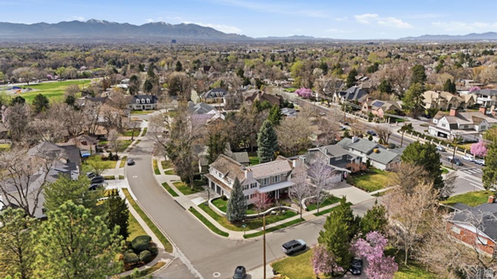 Image 76 of property listing at 5088 S WANDER LN, Holladay, UT 84117