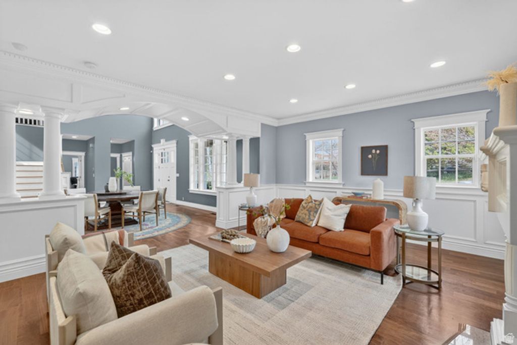 Image 10 of property listing at 5088 S WANDER LN, Holladay, UT 84117