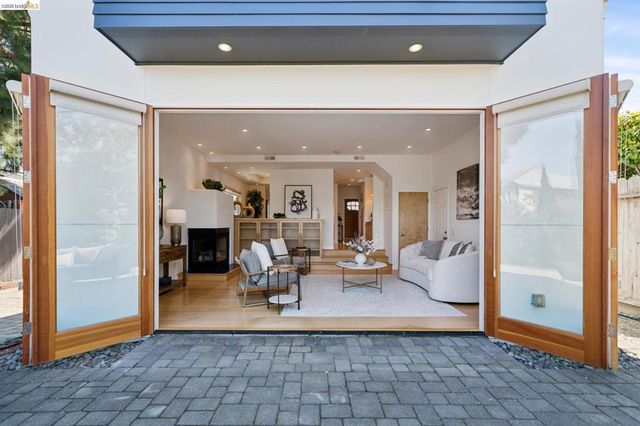 1537 Ashby Ave, Berkeley, CA 94703