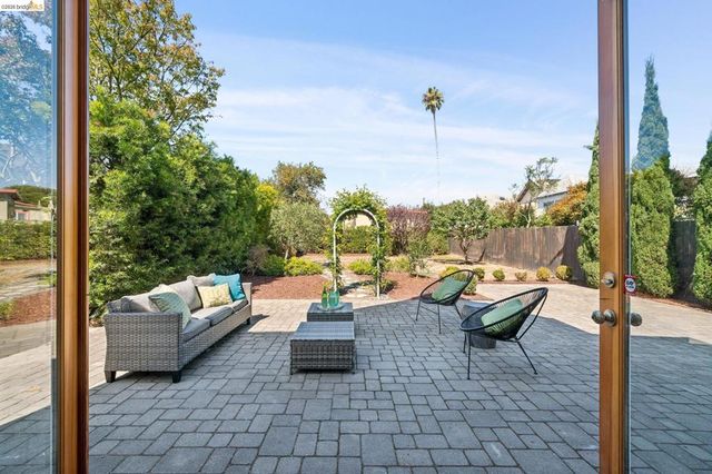 1537 Ashby Ave, Berkeley, CA 94703