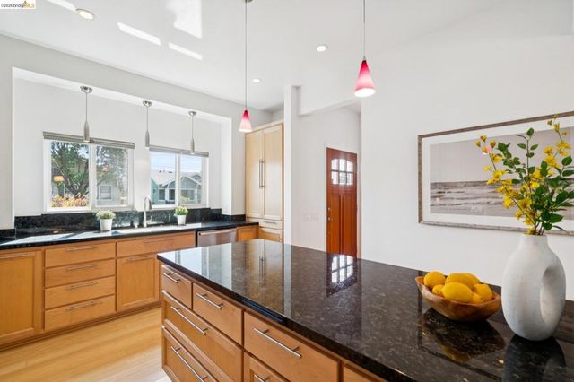 1537 Ashby Ave, Berkeley, CA 94703