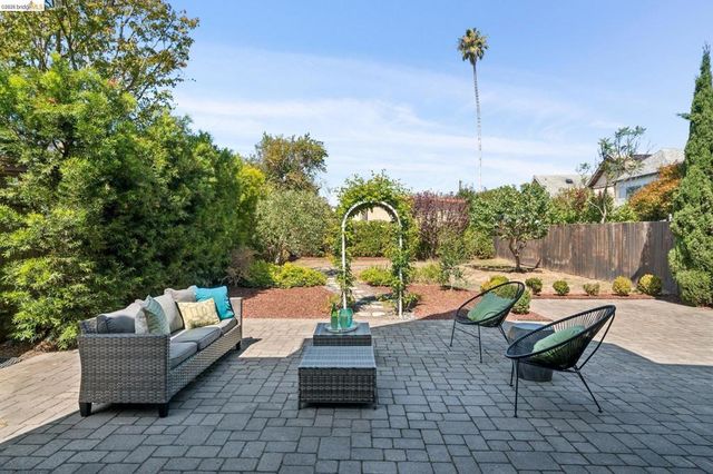 1537 Ashby Ave, Berkeley, CA 94703