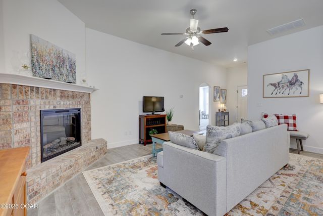 817 Delaney Drive, Carl Junction, MO 64834