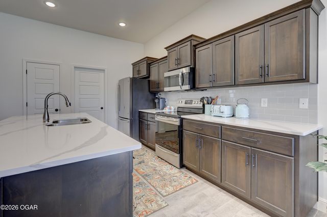 817 Delaney Drive, Carl Junction, MO 64834