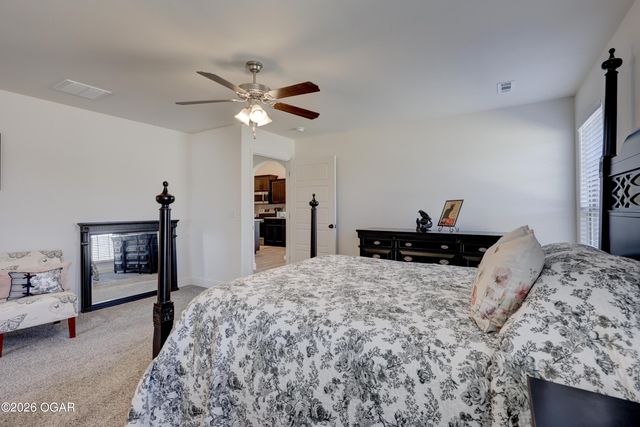 817 Delaney Drive, Carl Junction, MO 64834