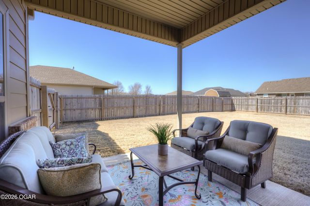 817 Delaney Drive, Carl Junction, MO 64834