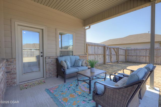 817 Delaney Drive, Carl Junction, MO 64834