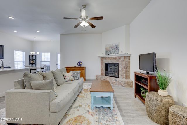 817 Delaney Drive, Carl Junction, MO 64834