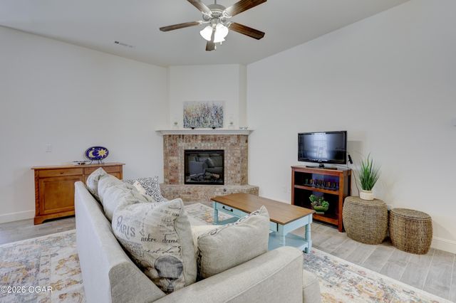 817 Delaney Drive, Carl Junction, MO 64834