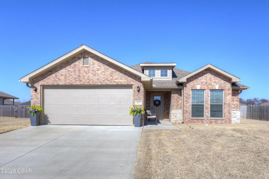 817 Delaney Drive, Carl Junction, MO 64834