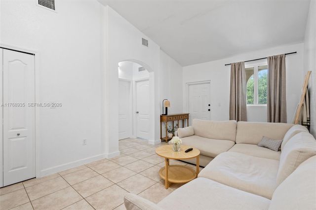 2731 SE 17th Avenue 211, Homestead, FL 33035
