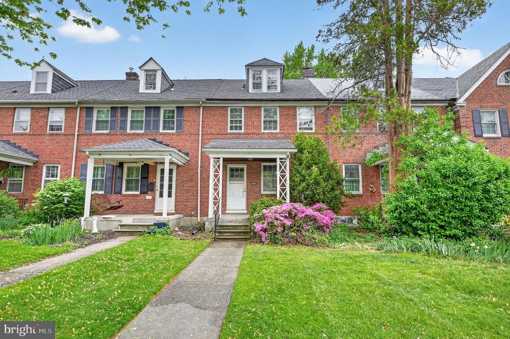 Image 1 of property listing at 124 DUNKIRK RD, Baltimore, MD 21212