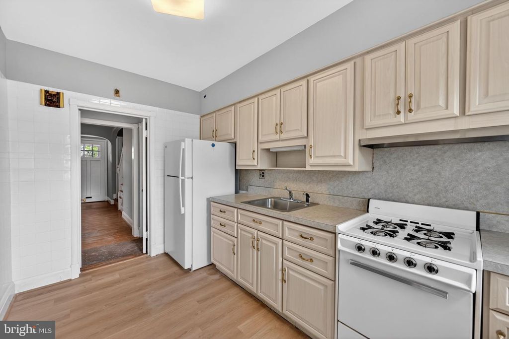 Image 13 of property listing at 124 DUNKIRK RD, Baltimore, MD 21212