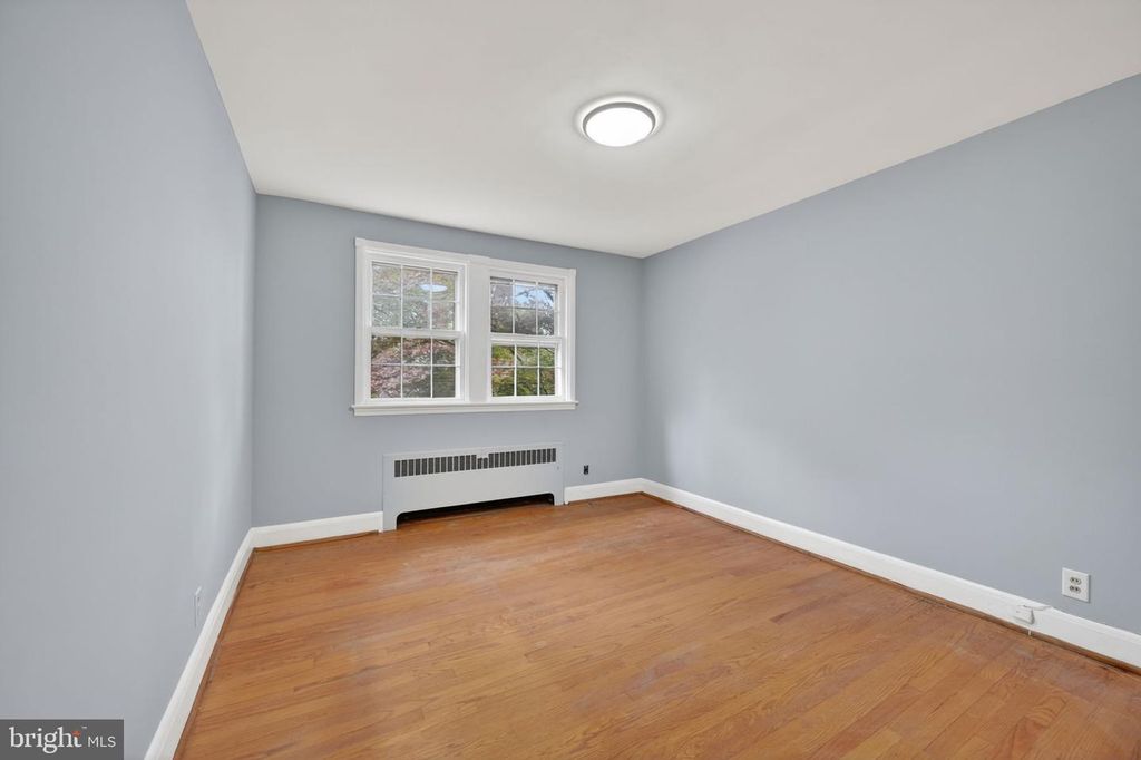 Image 20 of property listing at 124 DUNKIRK RD, Baltimore, MD 21212