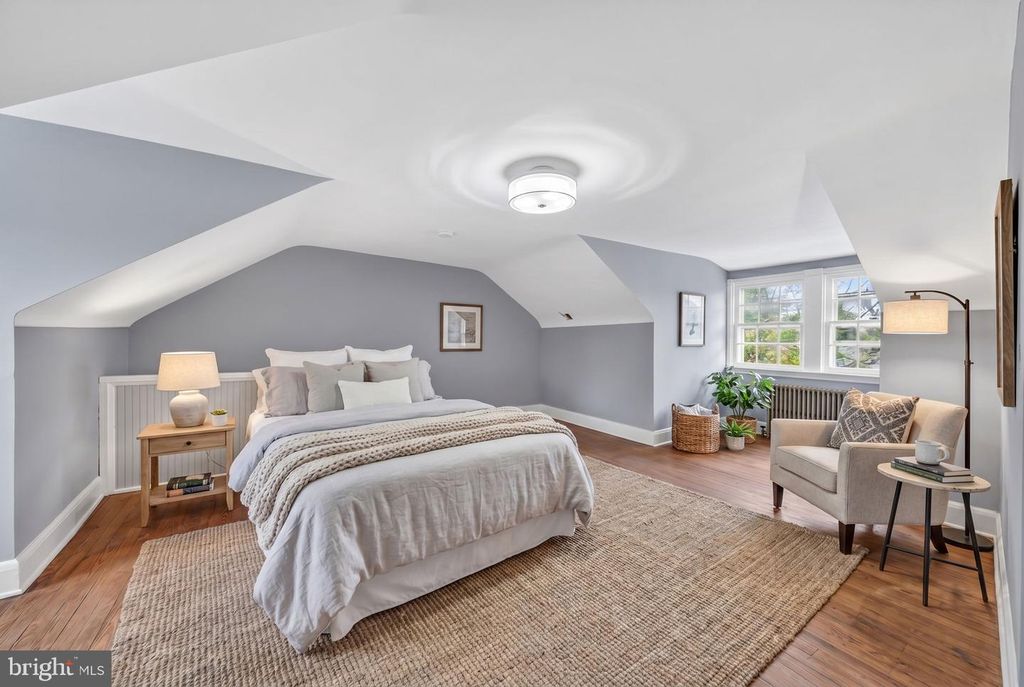 Image 25 of property listing at 124 DUNKIRK RD, Baltimore, MD 21212
