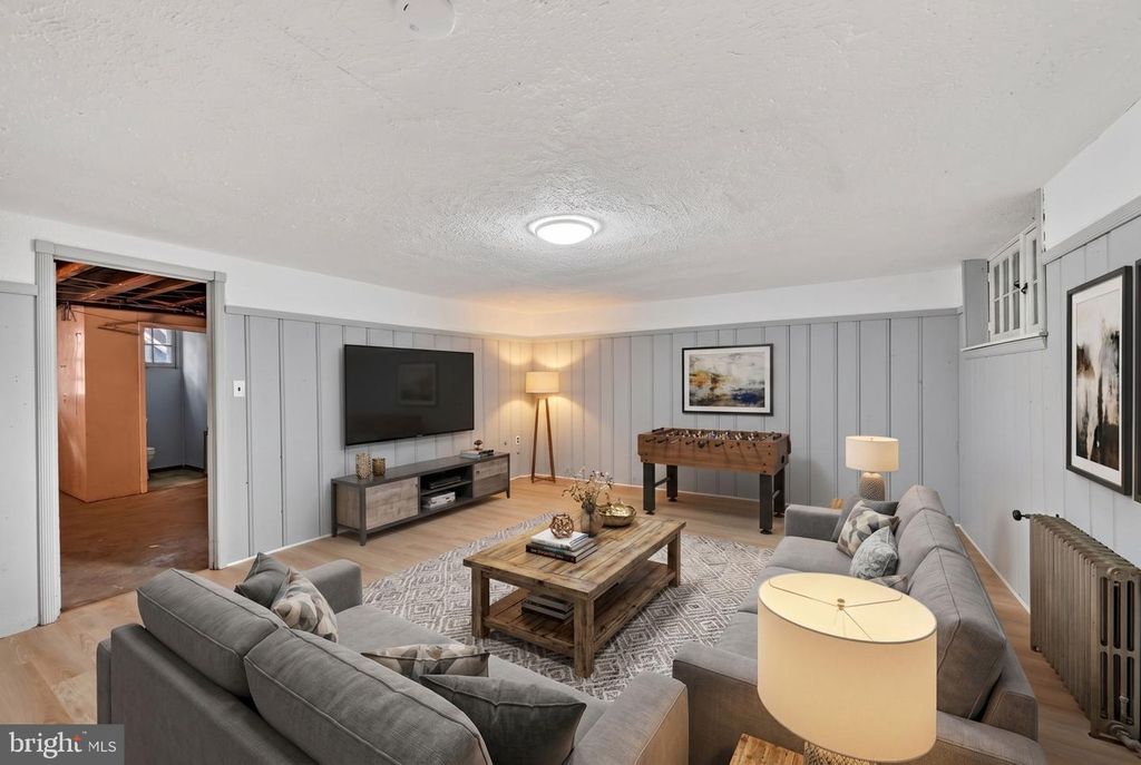 Image 29 of property listing at 124 DUNKIRK RD, Baltimore, MD 21212