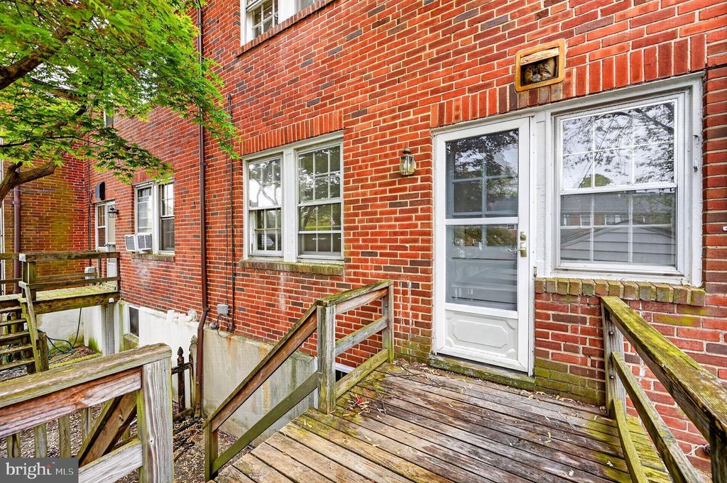 Image 33 of property listing at 124 DUNKIRK RD, Baltimore, MD 21212