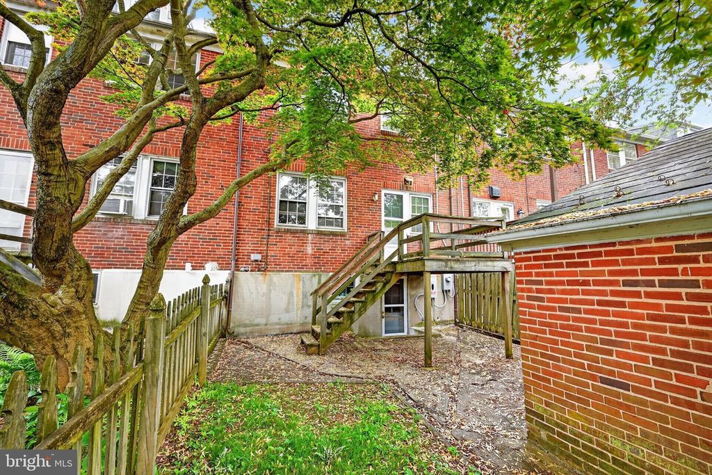 Image 34 of property listing at 124 DUNKIRK RD, Baltimore, MD 21212