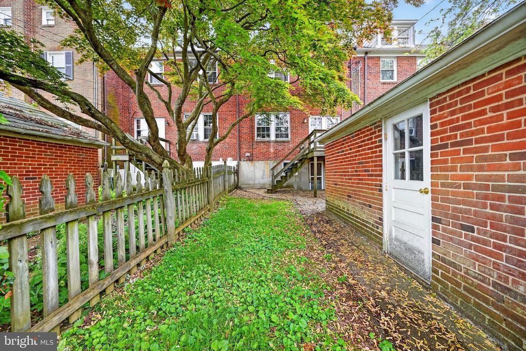 Image 36 of property listing at 124 DUNKIRK RD, Baltimore, MD 21212