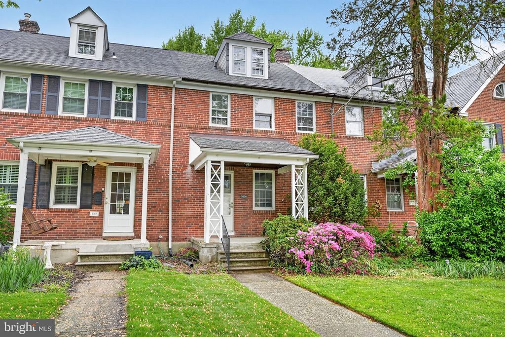 Image 40 of property listing at 124 DUNKIRK RD, Baltimore, MD 21212