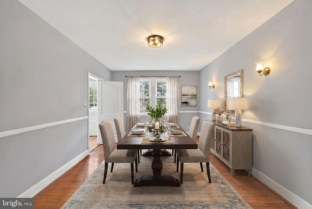 Image 8 of property listing at 124 DUNKIRK RD, Baltimore, MD 21212