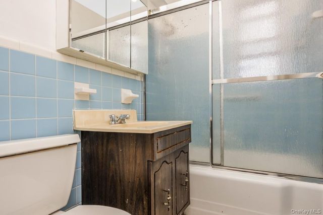 18-40 211th Street 4A, Bayside, NY 11360