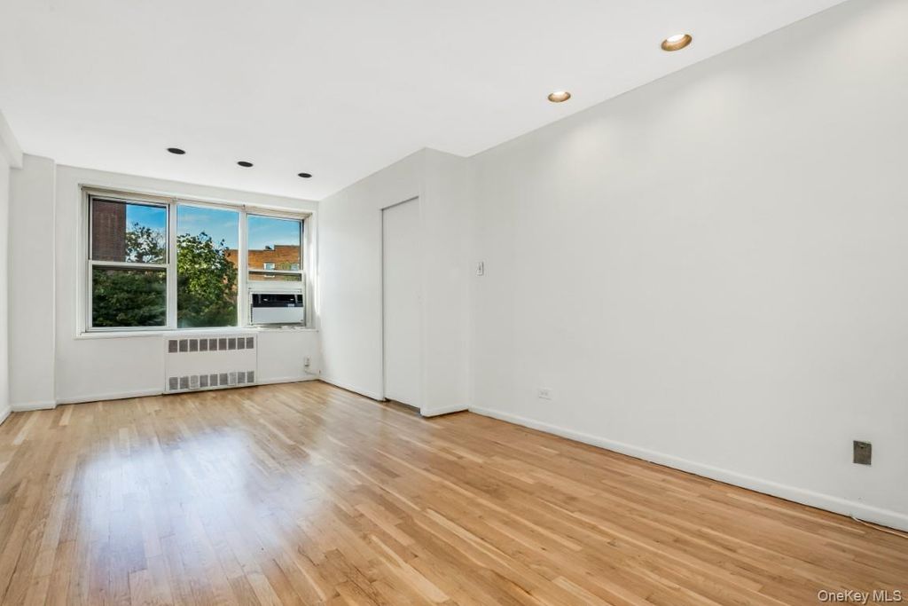 18-40 211th Street 4A, Bayside, NY 11360 — photo 5