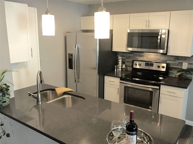 2505 Wedglea Drive 117, Dallas, TX 75211