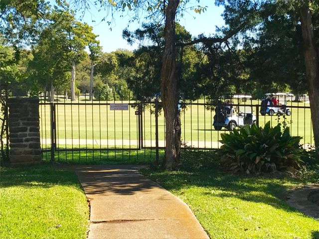 2505 Wedglea Drive 117, Dallas, TX 75211