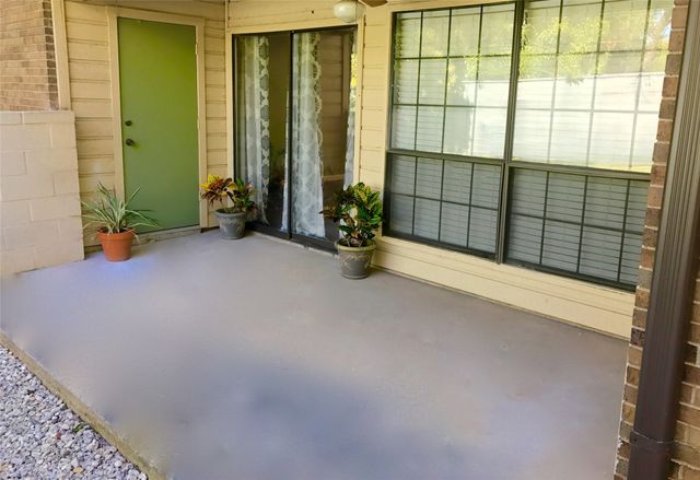 2505 Wedglea Drive 117, Dallas, TX 75211