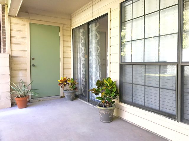 2505 Wedglea Drive 117, Dallas, TX 75211