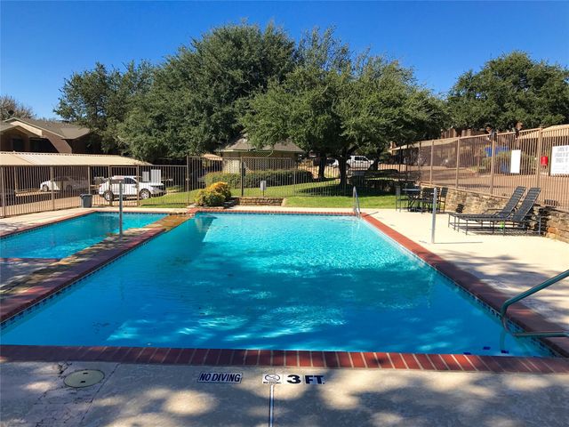 2505 Wedglea Drive 117, Dallas, TX 75211