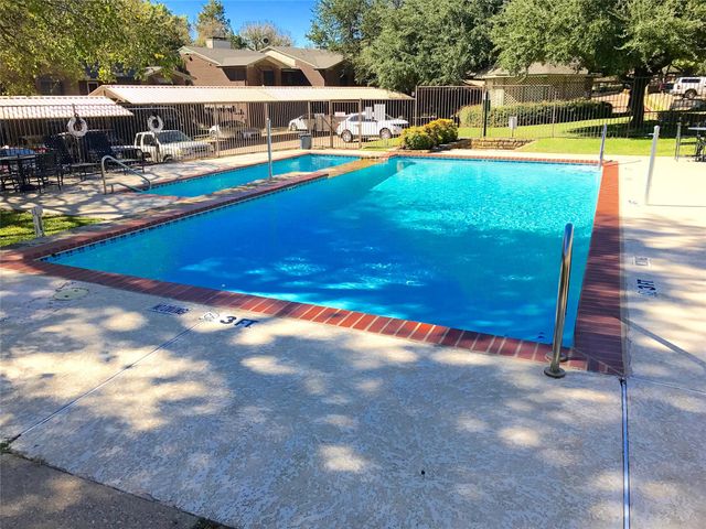 2505 Wedglea Drive 117, Dallas, TX 75211