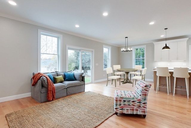 10 Pleasant St, Templeton, MA 01468