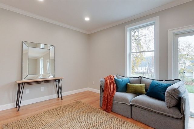 10 Pleasant St, Templeton, MA 01468