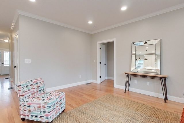 10 Pleasant St, Templeton, MA 01468