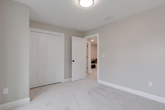 10 Pleasant St, Templeton, MA 01468