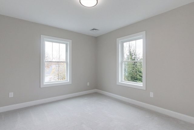 10 Pleasant St, Templeton, MA 01468