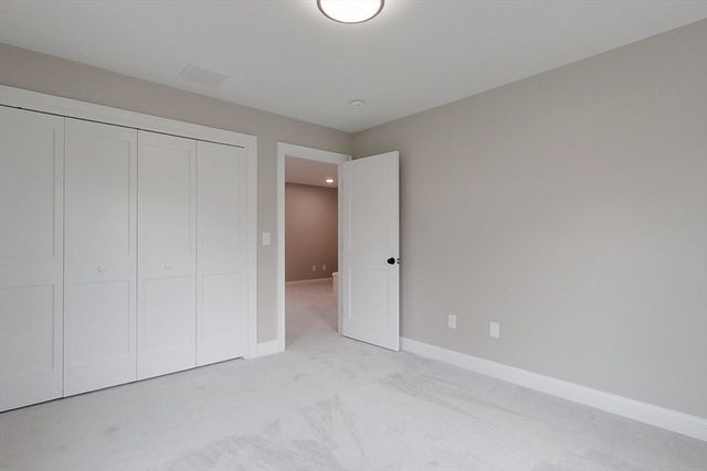 10 Pleasant St, Templeton, MA 01468