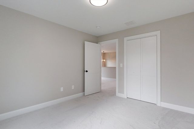 10 Pleasant St, Templeton, MA 01468