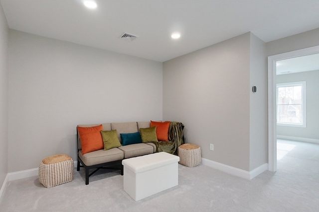 10 Pleasant St, Templeton, MA 01468