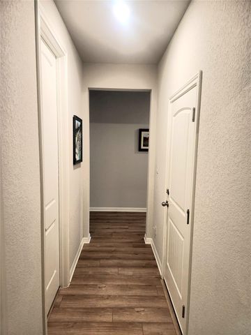 180 Golden Gate LN, Kyle, TX 78640