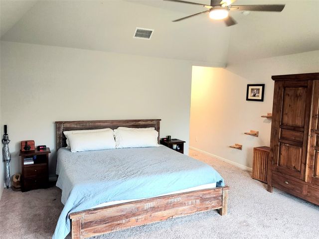 180 Golden Gate LN, Kyle, TX 78640