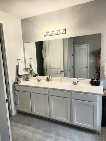 180 Golden Gate LN, Kyle, TX 78640