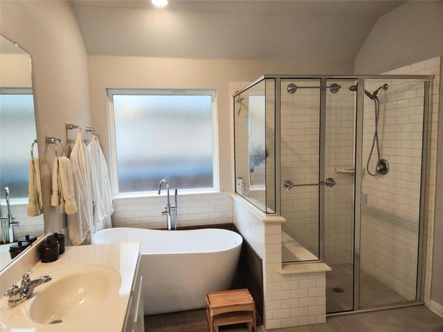 180 Golden Gate LN, Kyle, TX 78640